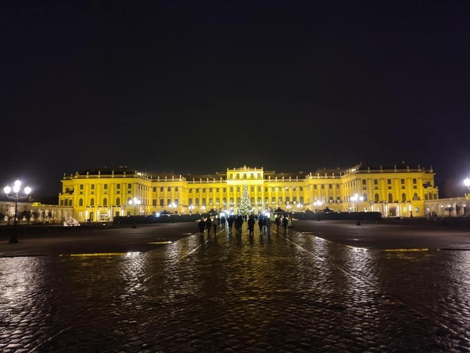 Central Mariahilfer Apartment 5 Min To The Schoenbrunn Palace And City Shopping Center Vienna Exterior photo