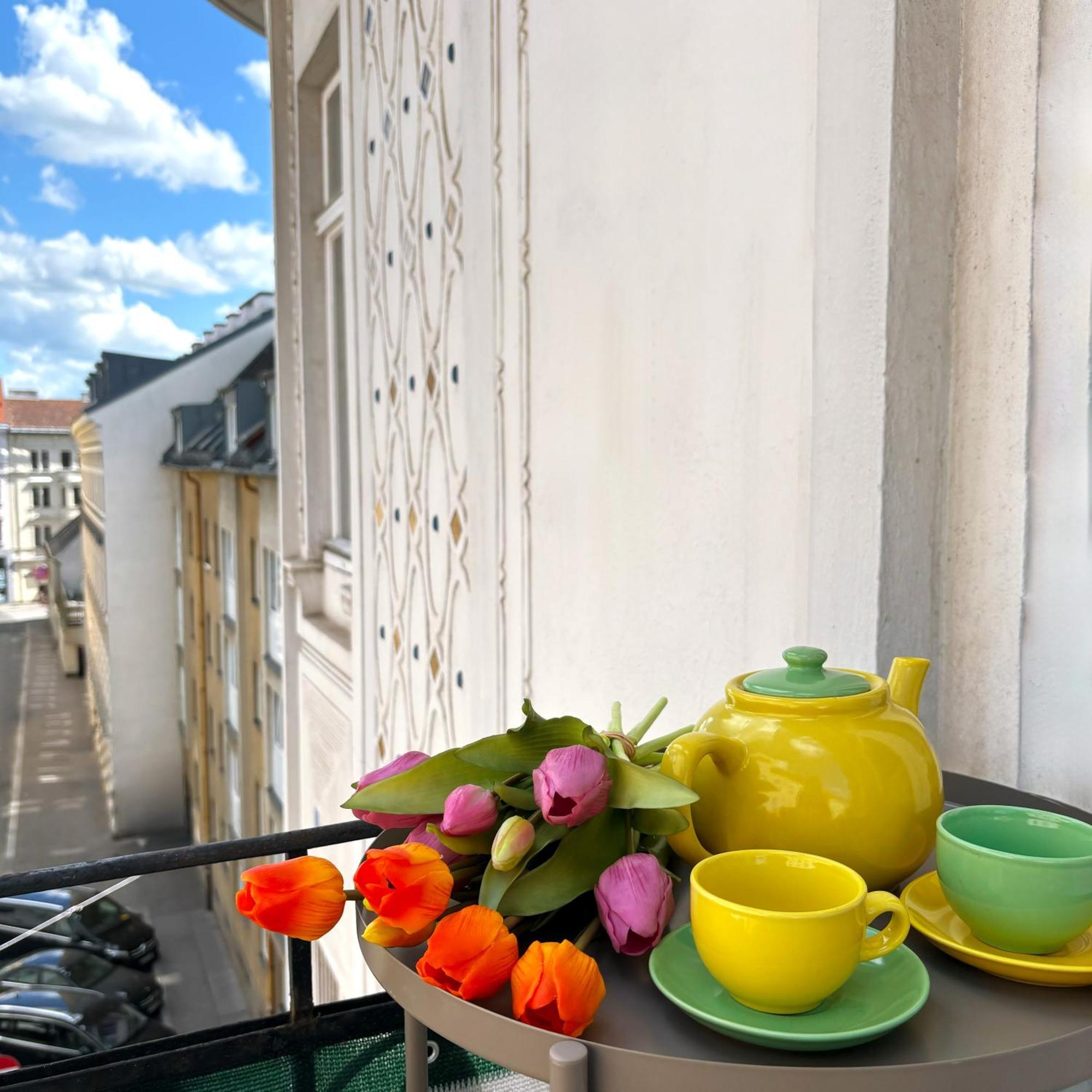 Central Mariahilfer Apartment 5 Min To The Schoenbrunn Palace And City Shopping Center Vienna Exterior photo