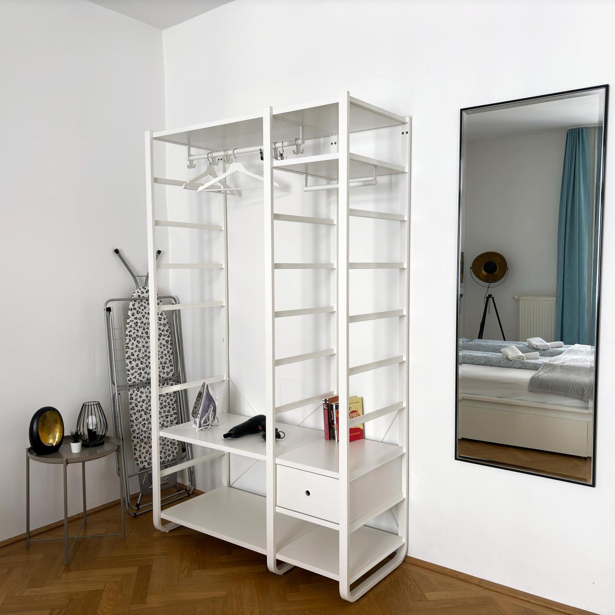 Central Mariahilfer Apartment 5 Min To The Schoenbrunn Palace And City Shopping Center Vienna Exterior photo
